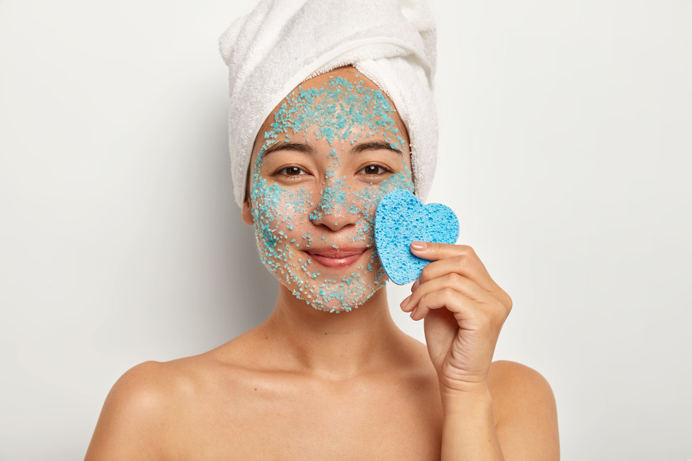 Kenali Perbedaan Antara Chemical Exfoliating dan Physical Exfoliating